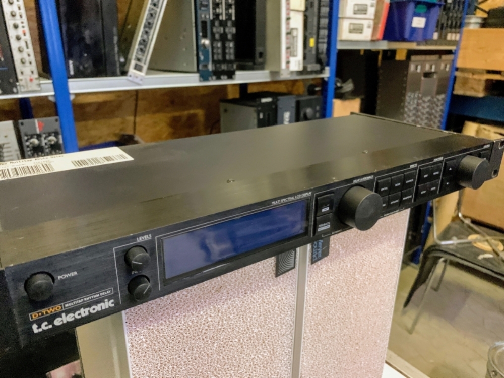 tc D-TWO effect processor