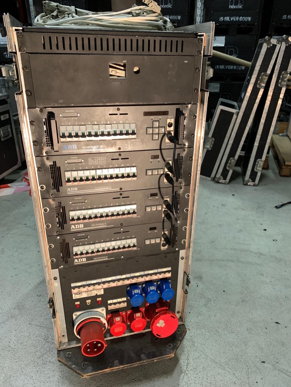 ADB Microrack 48 x 2Kw dæmper