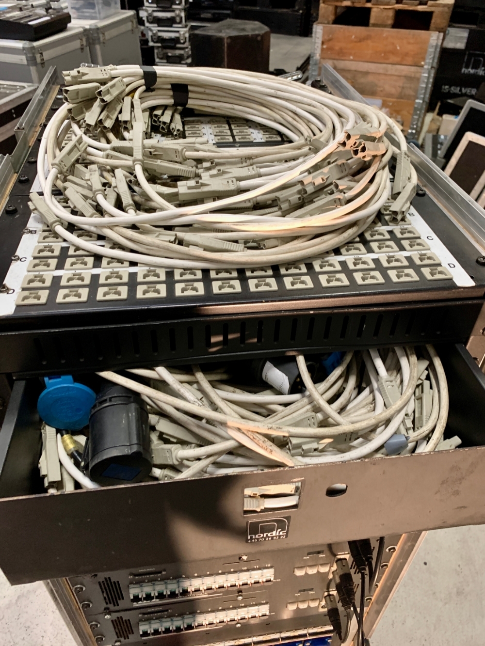 ADB Microrack 48 x 2Kw dæmper