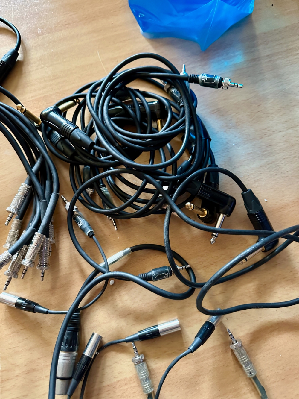 Sennheiser Antenna Booster AB3-3 and cable