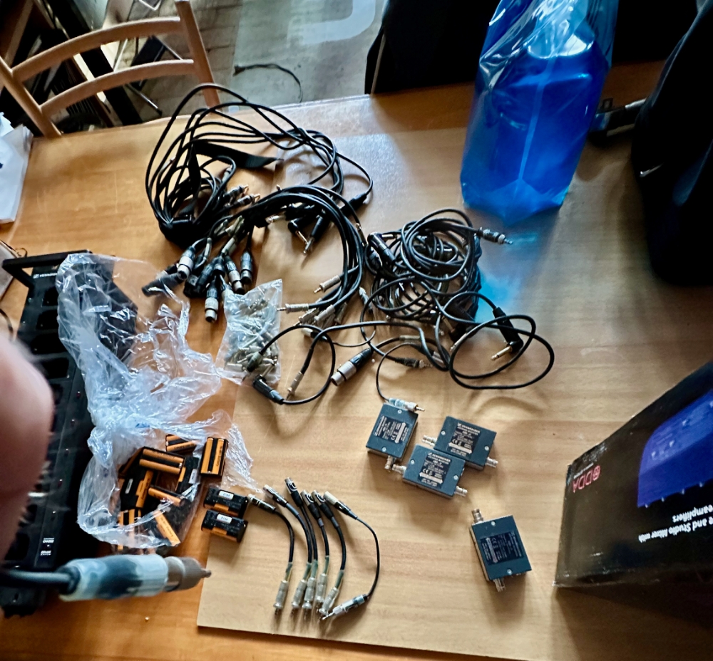 Sennheiser Antenna Booster AB3-3 and cable